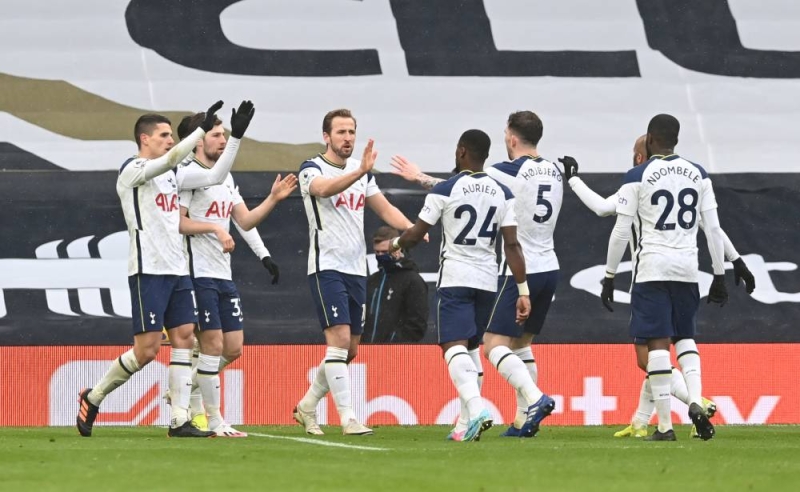 Tottenham Hotspur's Harry Kane celebrates scoring their first goal with teammates. Photo: Reuters

