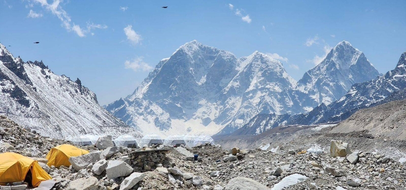 Sherpa climbers missing in Everest crevasse unlikely to be found - The ...