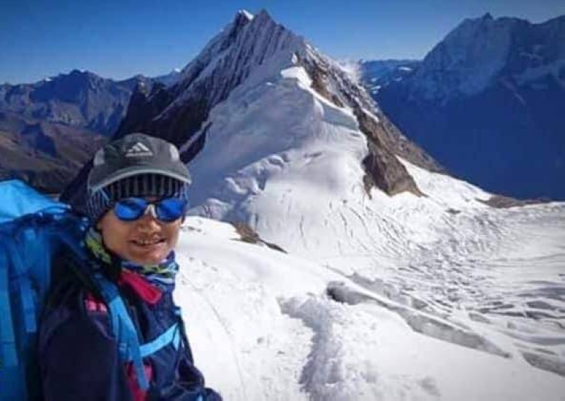 Indian Climber Piyali Basak Being Rescued To Camp Iii The Himalayan Times Nepals No1 