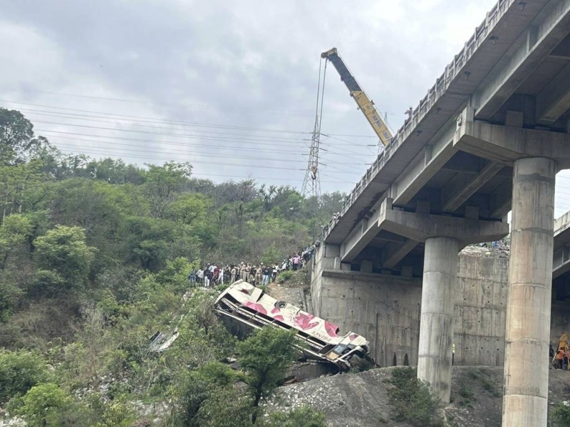 At least 10 dead, 55 injured as bus of Hindu pilgrims falls into gorge in Indian-controlled Kashmir - The Himalayan Times - Nepal's No.1 English Daily Newspaper
