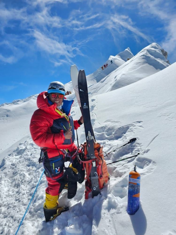 Mountain guide Bhote becomes first Nepali to ski from summit of Manaslu ...