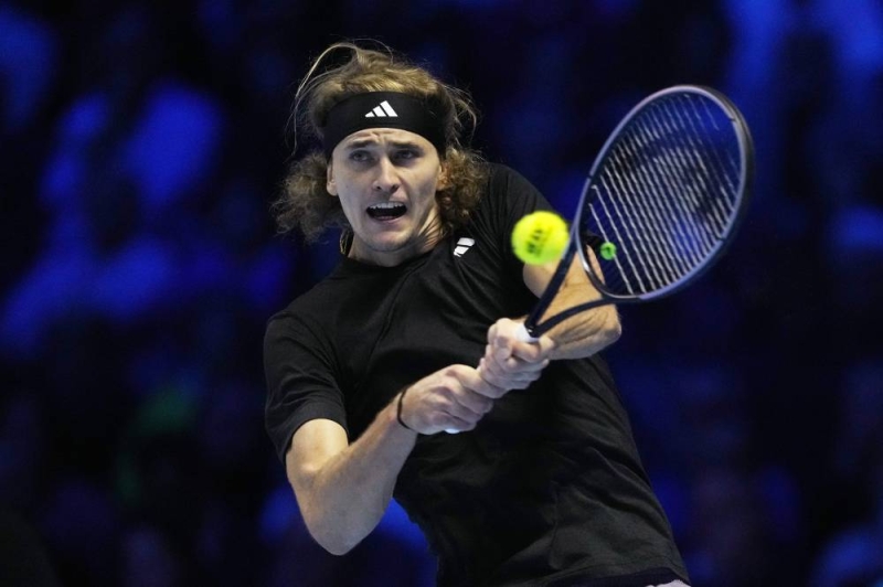 Zverev overpowers Alcaraz in ATP Finals opener