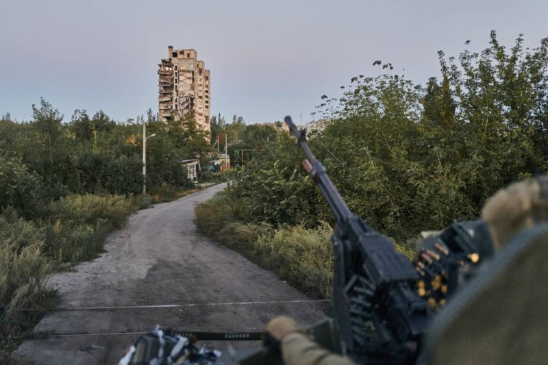 Russia and Ukraine exchange long-range attacks as their front-line forces remain bogged down - Vimarsana News