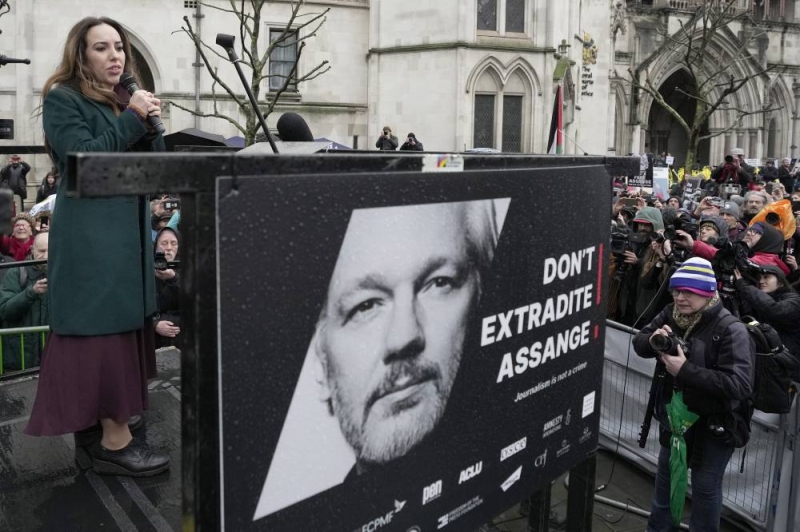 UK court orders to delay extradition of WikiLeaks founder Julian