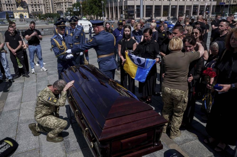 How Ukraine can cope with the US pause on crucial battlefield weapons ...