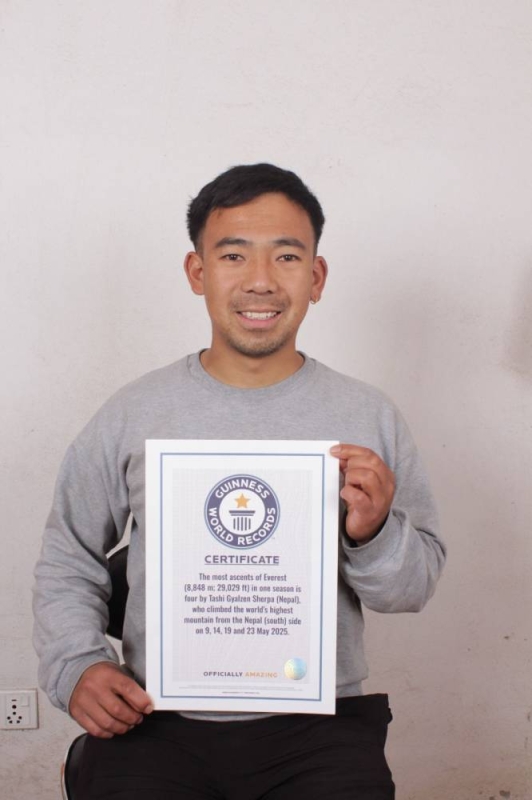 Tashi Gyalzen Sherpa receives Guinness certificate for most Everest summits  in one season - The Himalayan Times - Nepal's No.1 English Daily Newspaper  | Nepal News, Latest Politics, Business, World, Sports, Entertainment,