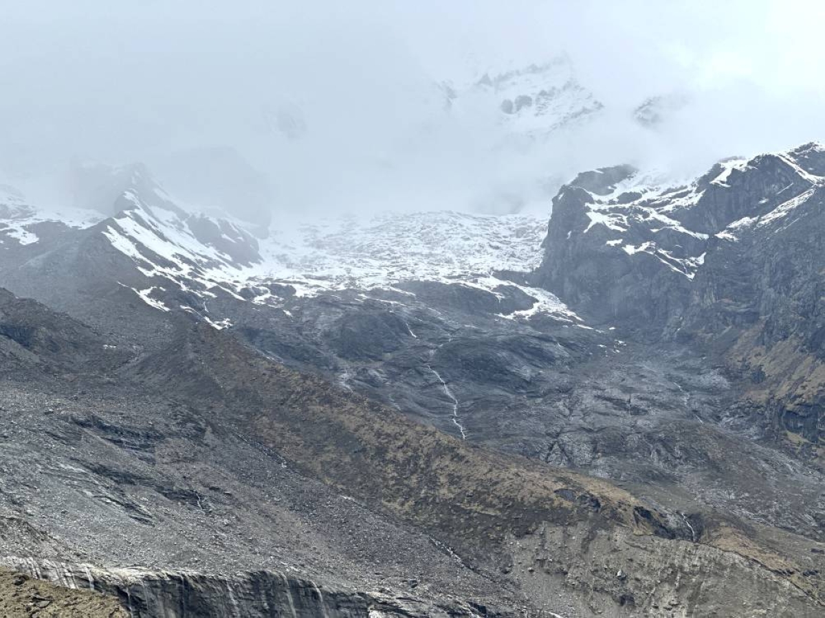 Floods, landslides strand hundreds of tourists in Manang