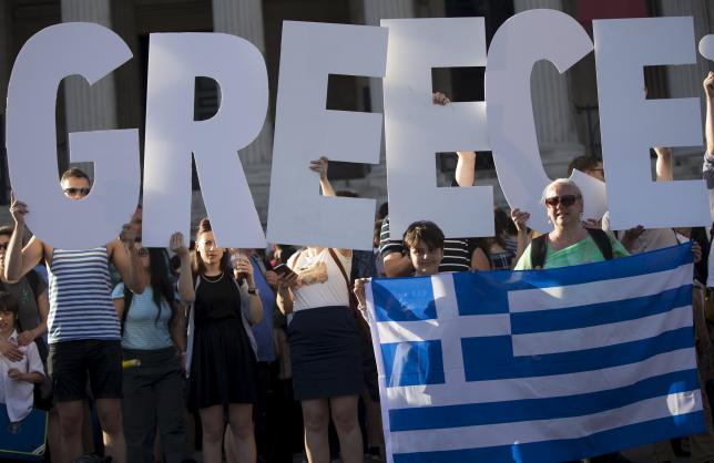Demonstrators gather to protest against the European Central Bank's handling of Greece's debt repayments in Trafalgar Square in London, Britain June 29, 2015. REUTERS/Neil Hall