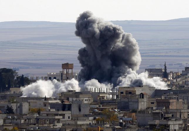 An explosion following an air strike is seen in western Kobani neighbourhood, November 23, 2014.  REUTERS/Osman Orsal