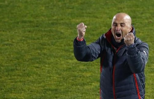 Chile's coach Jorge Sampaoli celebrates after his team defeated Peru during their Copa America 2015 semi-final soccer match at the National Stadium in Santiago, Chile, June 29, 2015.nPhoto: Reuters/Ricardo Moraes
