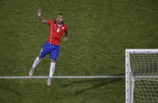 Chile's Arturo Vidal celebrates after scoring his penalty kick during a shootout against Argentina in the Copa America 2015 final soccer match at the National Stadium in Santiago, Chile, July 4, 2015. REUTERS/Ricardo Moraes
