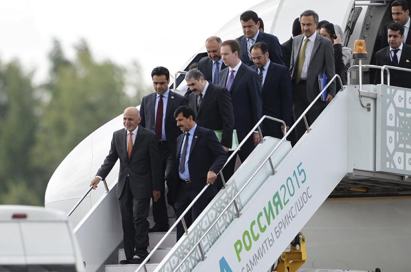 Afghan President Ashraf Ghani (L) arrives in Ufa, Russia, July 9, 2015. Ufa is hosting the BRICS and the Shanghai Cooperation Organization (SCO) summits from July 9-10.  Photo: Reuters