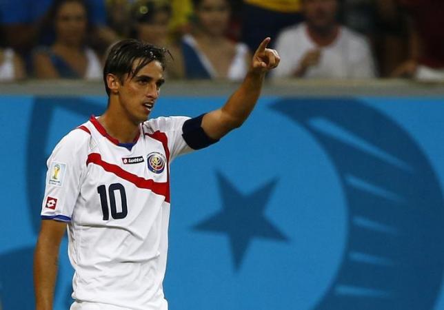Costa Rica's Bryan Ruiz gestures during their 2014 World Cup round of 16 game against Greece at the Pernambuco arena in Recife June 29, 2014. REUTERS/Damir Sagolj (BRAZIL  - Tags: SOCCER SPORT WORLD CUP)