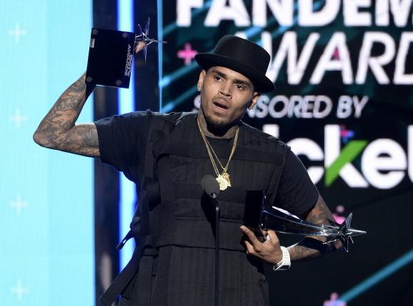 Chris Brown accepts the Fandemonium award and the award for favorite male R&amp;B pop artist during the 2015 BET Awards in Los Angeles, California, June 28, 2015.  REUTERS/Kevork Djansezian