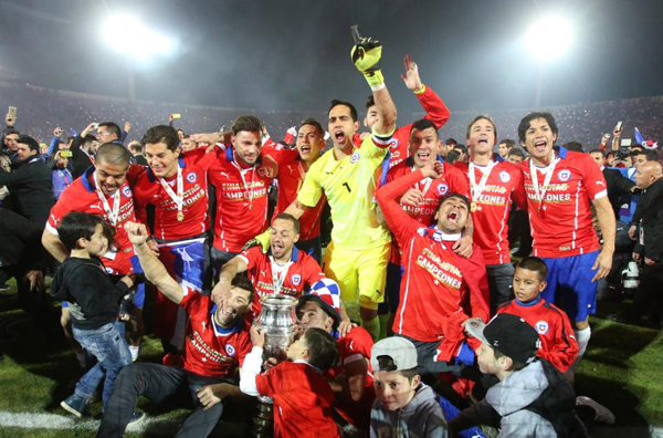 Chile's players celebrate with the Copa America trophy after defeating Argentina in the final soccer match at the National Stadium in Santiago, Chile, Saturday, July 4, 2015. Chile became Copa America champions for the first time after defeating Argentina in a penalty shootout. Photo: AP