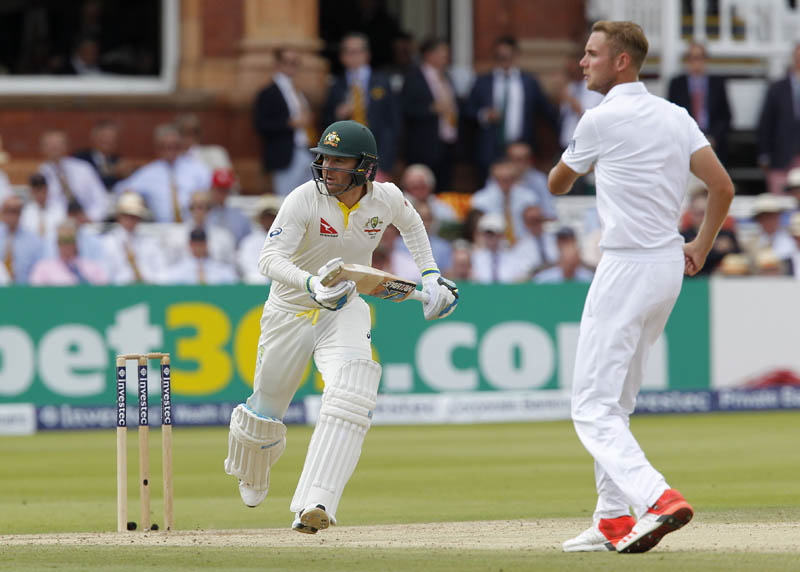Australiau0092s Captain Michael Clarke (L) runs off the bowling off Englandu0092s Stuart Broad on the fourth day of the second Ashes cricket test match between England and Australia at Lord's cricket ground in London, on July 19, 2015. Photo: AFP