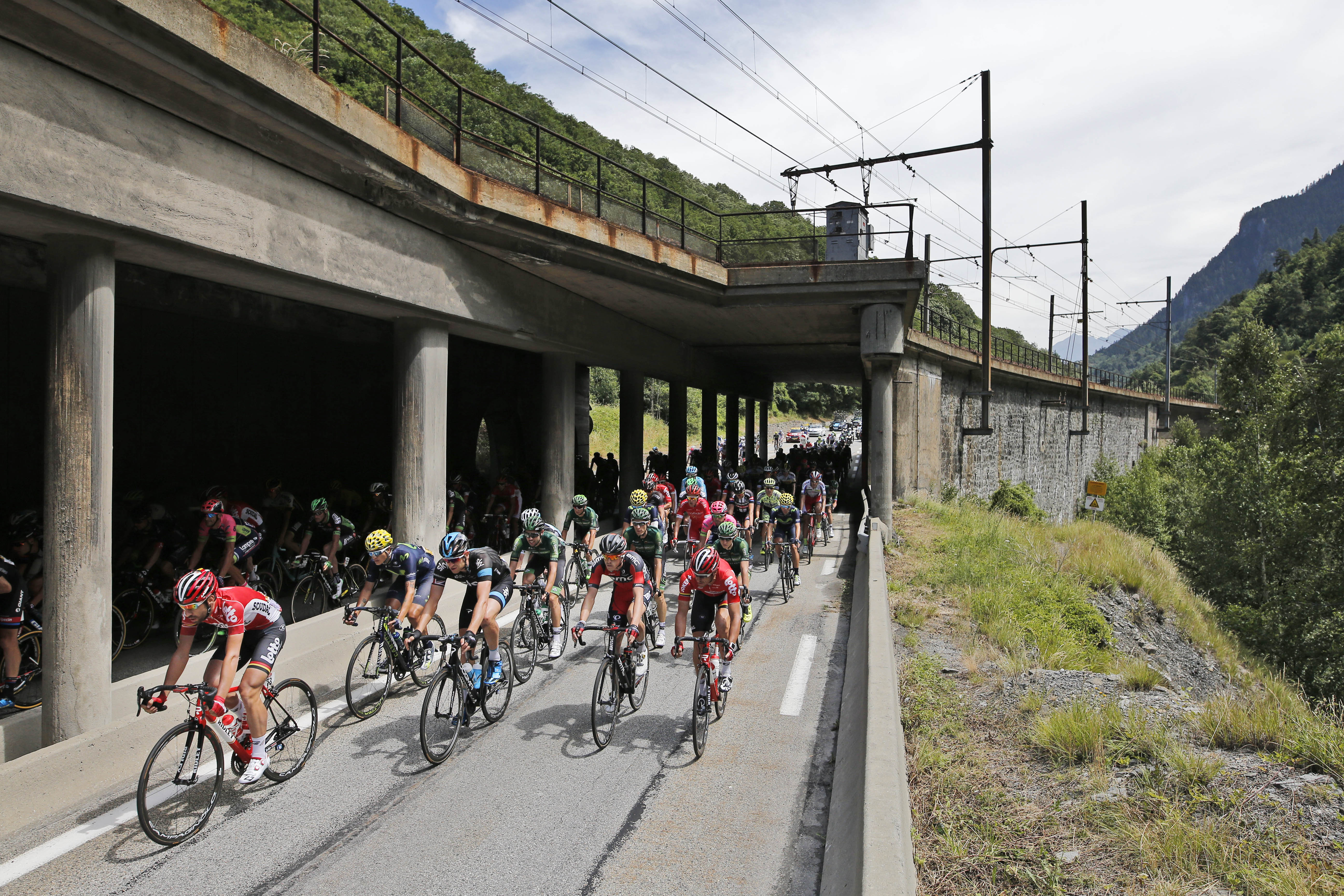 The pack passes under a railroad line during the twentieth stage of the Tour de France cycling race over 110.5 kilometers (68.7 miles) with start in Modane and finish in Alpe d'Huez, France, Saturday, July 25, 2015. Photo: AP 