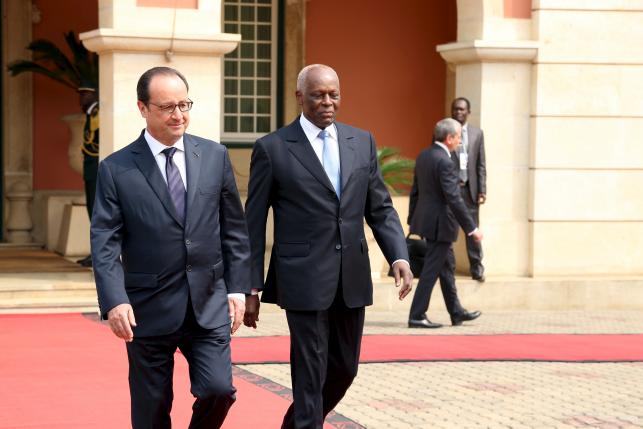 French President Francois Hollande and Angolan President Jose Eduardo dos Santos walk to a news conference in Luanda, July 3, 2015.  REUTERS/Herculano Coroado