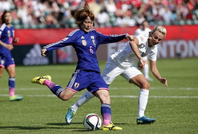 Japan midfielder Mizuho Sakaguchi (6) and England forward Toni Duggan (18) fight for the ball during the first half in the semifinals of the FIFA 2015 Women's World Cup at Commonwealth Stadium. Erich Schlegel-USA TODAY Sports