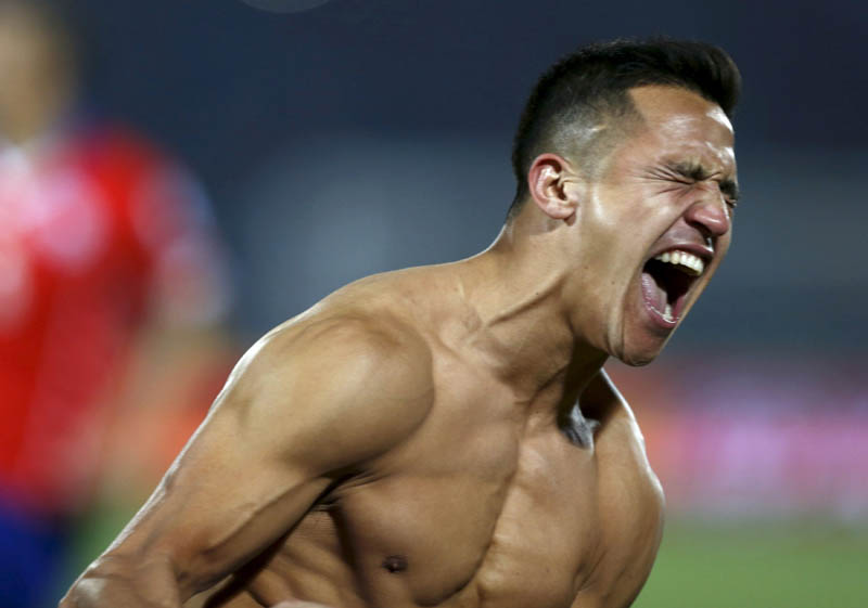 Chile's Alexis Sanchez celebrates after scoring the winning penalty kick in their Copa America 2015 final soccer match against Argentina at the National Stadium in Santiago, Chile, July 4, 2015.  Photo: Reuters