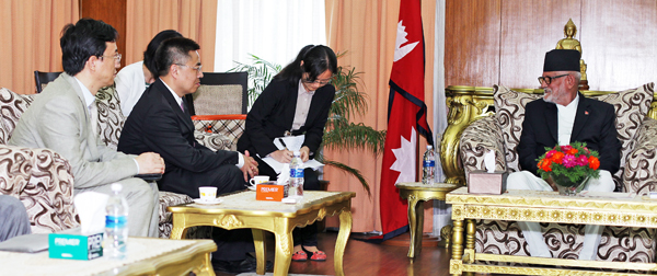Visiting Deputy China International Trade Representative (Vice Minister Level) Zhang Xiangchen talking to Prime Minister Sushil Koirala, at the latteru0092s official residence in Baluwatar, Kathmandu, on Friday. Photo: THT