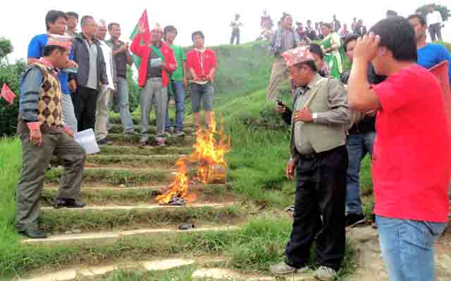 Federal Socialist Forum Nepal leaders and cadres burning copies of the draft constitution in protest against the feedback drive, in Diktel, Khotang, on Tuesday.