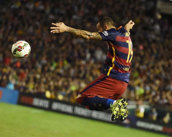 Sandro Ramirez of FC Barcelona controls the ball against the Los Angeles Galaxy during their International Champions Cup game in Pasadena, California on July 21, 2015. Photo: AFP