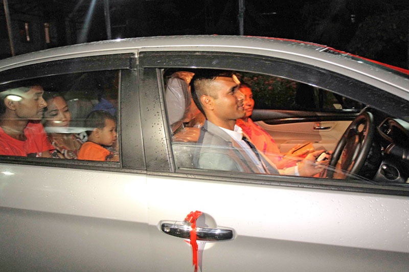 Former skipper of Nepal national cricket team Binod Das sits behind the steering wheel with his family after receiving a Suzuki Ciaz car during a felicitation programme, in Kathmandu, on Wednesday. Photo: Udipt Singh Chhetry / THT