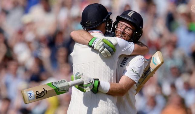 Cricket - England v Australia - Investec Ashes Test Series Third Test - Edgbaston - 31/7/15nEngland's Ian Bell and Joe Root celebrate after winning the third Test matchnReuters / Philip BrownnLivepic