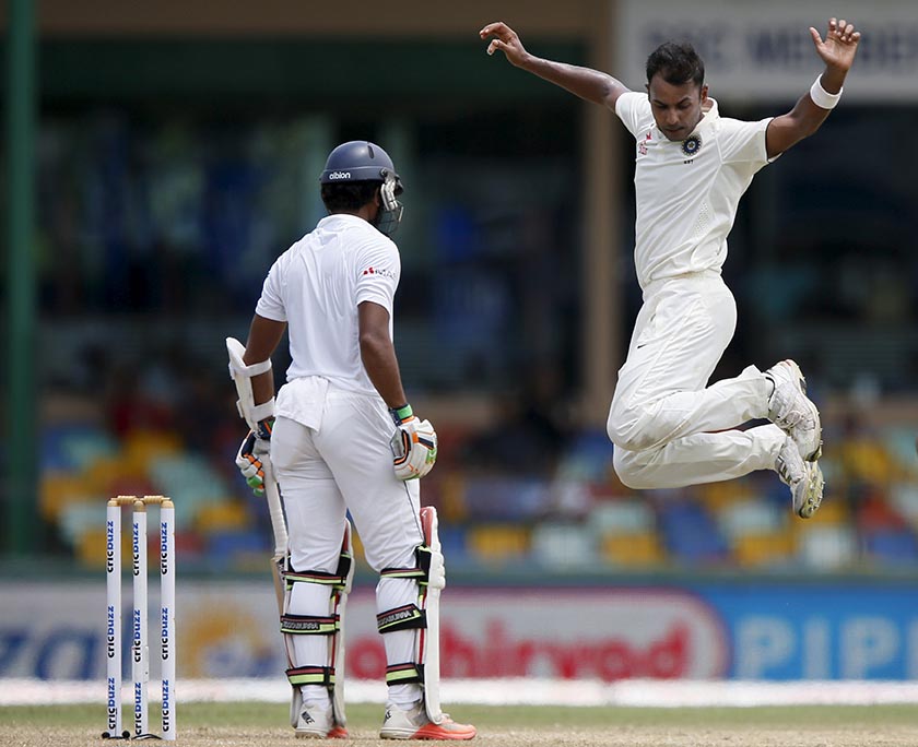 India's Stuart Binny (R) celebrates after taking the wicket of Sri Lanka's Dinesh Chandimal (L) during the third day of their third and final test cricket match in Colombo , August 30, 2015. Photo: Reuters