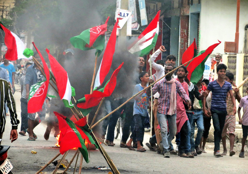 Cadres of Joint Madhesi Front chanting slogans during the indefinite bandh, in Gaur, Rautahat, on Wednesday. Photo: THT
