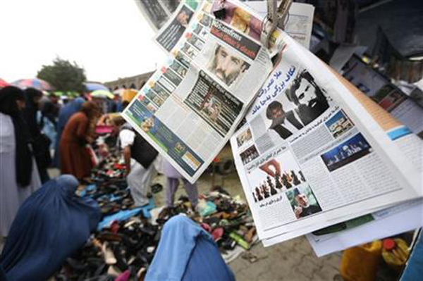 Newspapers hang for sale at a stand carrying headlines about the new leader of the Afghan Taliban, Mullah Akhtar Mohammad Mansoor, in Kabul, Afghanistan, Saturday, Aug. 1, 2015. The new leader of the Afghan Taliban vowed to continue his group's bloody, nearly 14-year insurgency in an audio message released Saturday, urging his fighters to remain unified after the death of their longtime leader. Photo: AP