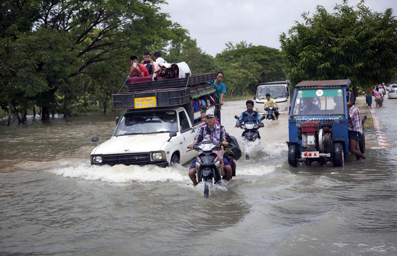 Vehicles make their way through a flooded road in Bago, 80 kilometers (50 miles) northeast of Yangon, Myanmar, Saturday, Aug 1, 2015. Myanmar's president has declared several regions of the country to be disaster zones, as forecasts of heavy rain for the next few days have heightened fears that already dire flooding in many parts of the country will get worse. Photo: AP 