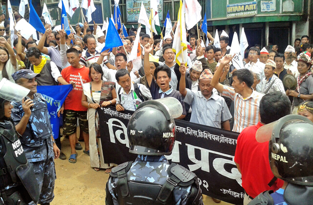 Samyukta Rastriya Morcha cadres picketing the District Administration Office, in Panchthar, on Wednesday. Photo:THT
