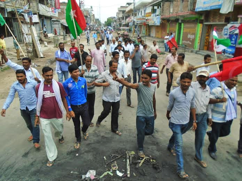 Cadres of Madhesi Morcha forcing to shut down market areas in Rajbiraj, on the first day of  two-day general strike on Sunday, August 16, 2015.  Photo: Byas Shankar Upadhyaya
