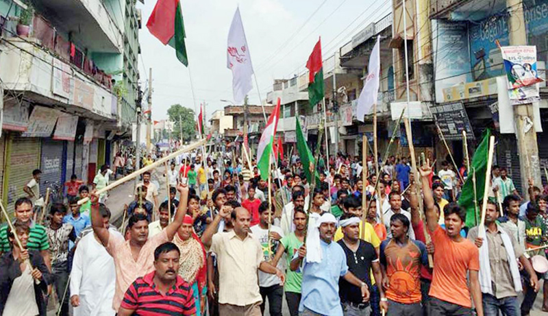 United Democratic Madhesi Front taking out stick rally in Birgunj, Parsa, on Tuesday. Phoo: THT