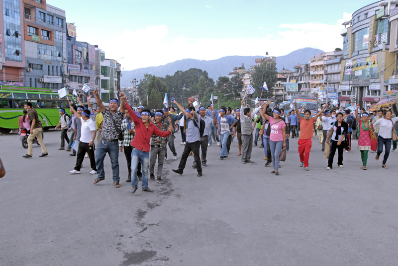 Nepali Federation of Indigenous Nationalities cadres shouting anti-government slogans demanding delineation of federal states based on identity, secularism and provision of a Janajati commission in the new constitution during the general strike, in Chabahil, Kathmandu, on Monday. Photo: THT