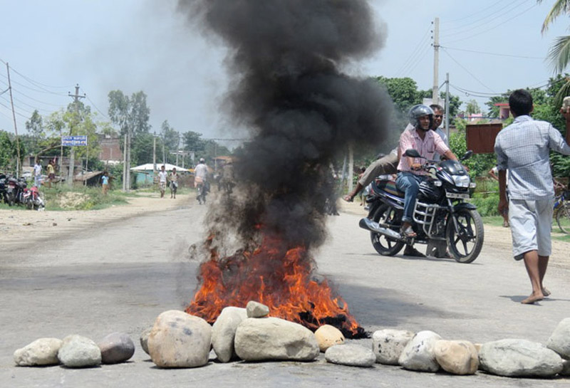 Demonstrators obstructing a road during a bandh, at BP Chowk, in Rautahat, on Tuesday. Photo: THT