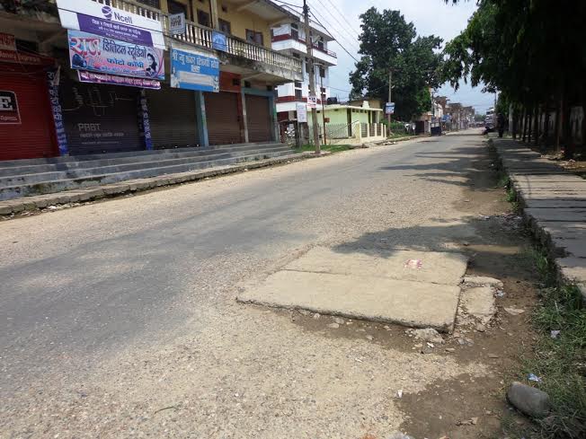 A road wears a deserted look in Gaur on Wednesday, August 26, 2015. Photo: Prabhat Jha