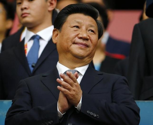 Chinese President Xi Jinping applauds during the opening ceremony of the 15th IAAF World Championships at the National Stadium in Beijing, China August 22, 2015.  REUTERS/Damir Sagolj