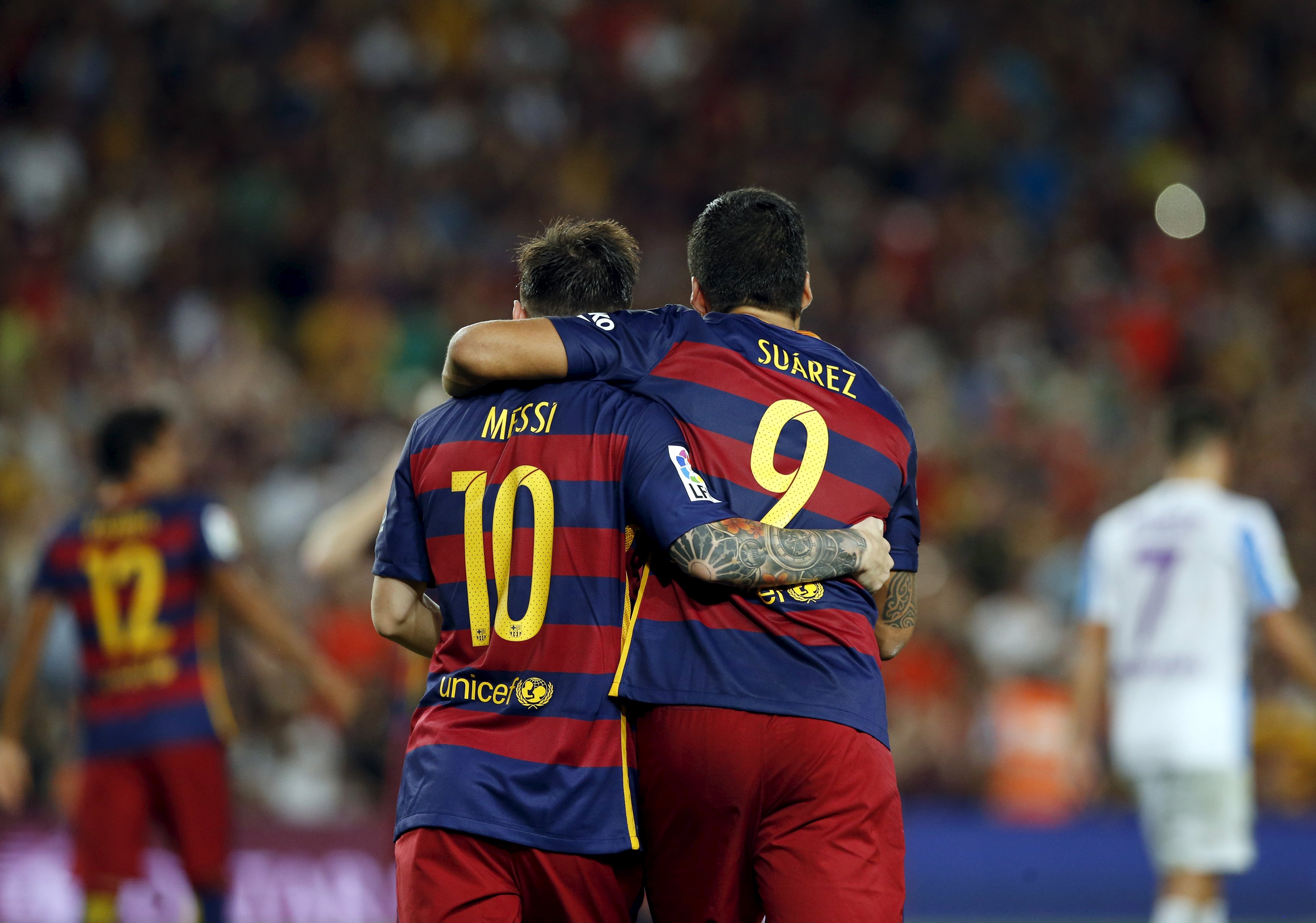 Barcelona's Lionel Messi (L) and Luis Suarez celebrate a goal against Malaga during their Spanish first division soccer match at Camp Nou stadium in Barcelona, Spain, August 29, 2015. REUTERS/Albert Gea