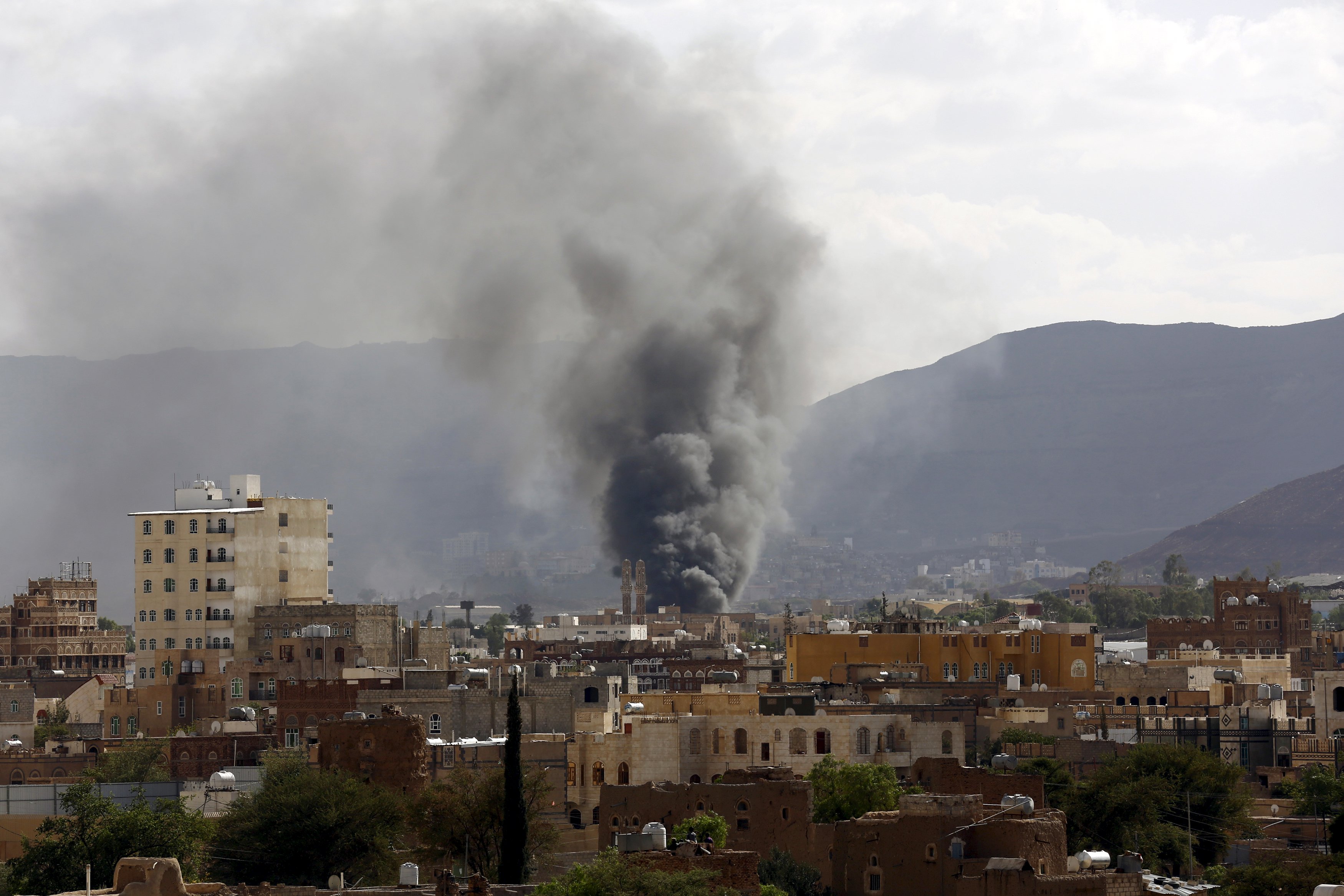 Smoke rises from a military base after it was hit by Saudi-led air strikes in Yemen's capital Sanaa, September 10, 2015. War planes from a Saudi-led military alliance bombed targets throughout Yemen's capital Sanaa on Thursday, in what witnesses described as the fiercest series of attacks on the city in over five months of war. REUTERS/Khaled Abdullah