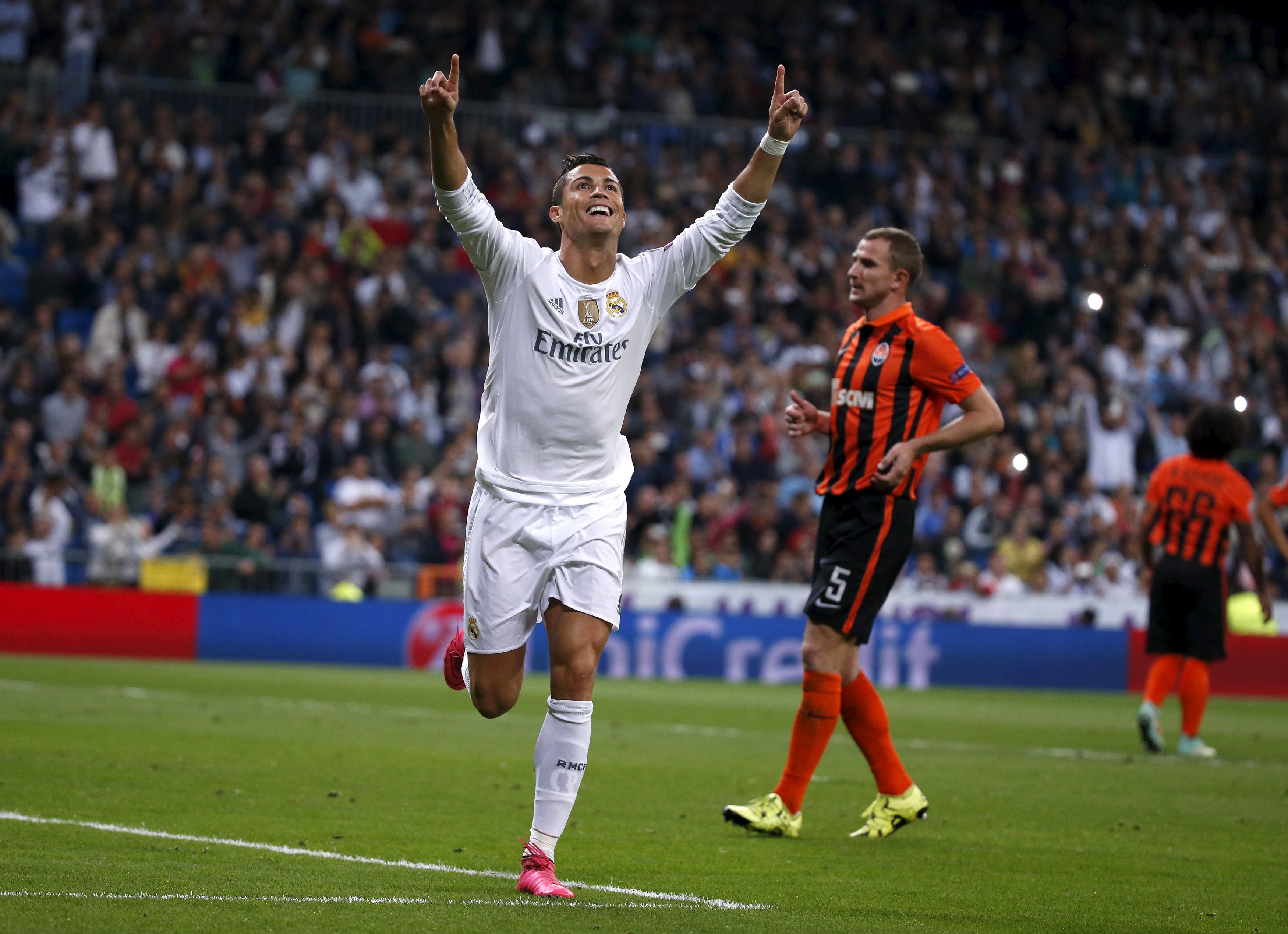 Real Madrid's Cristiano Ronaldo celebrates his second goal during their Champions League soccer match against Shakhtar Donetsk at Santiago Bernabeu stadium in Madrid, Spain, September 15, 2015. REUTERS/Juan Medina