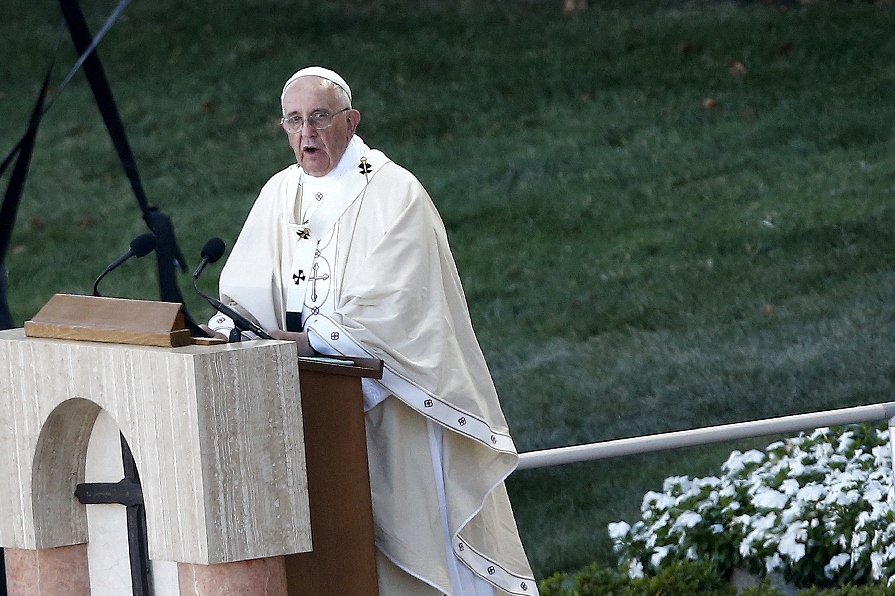 Pope Francis presides over a Canonization Mass for Friar Junipero Serra at the Basilica of the National Shrine of the Immaculate Conception in Washington September 23, 2015. REUTERS/Carlos Barria
