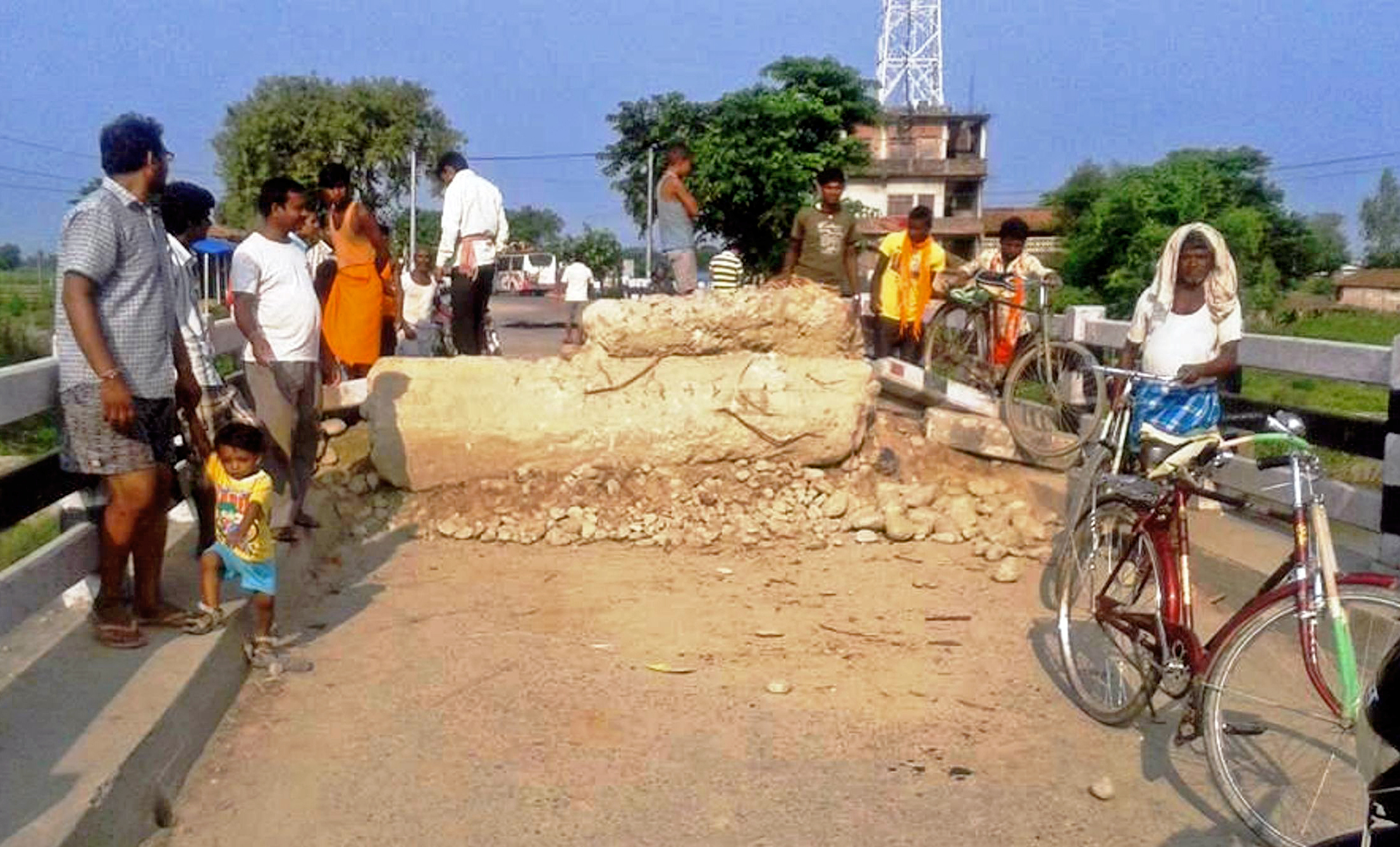 Locals obstructing the road along the Gaur-Chandranigahapur section at Jhanja Bridge, in Rautahat, on Monday.