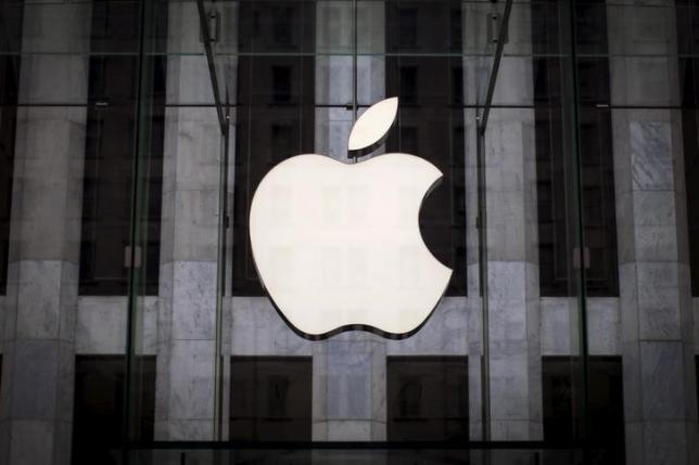 An Apple logo hangs above the entrance to the Apple store on 5th Avenue in the Manhattan borough of New York City, July 21, 2015.  Photo: Reuters