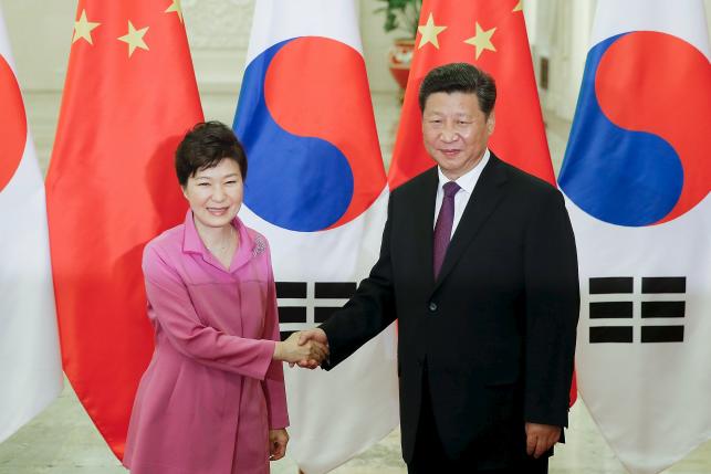 Chinese President Xi Jinping (R) shakes hands with South Korean President Park Geun-hye at The Great Hall Of The People on September 2, 2015 in Beijing, China. REUTERS/Lintao Zhang/Pool