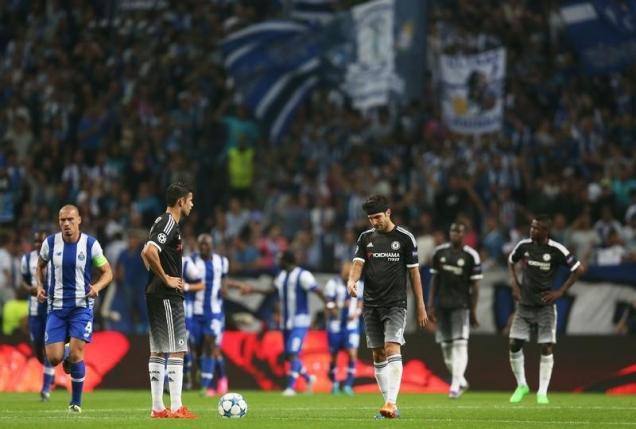 Football - FC Porto v Chelsea - UEFA Champions League Group Stage - Group G - Dragao Stadium, Oporto, Portugal - 29/9/15nChelsea's Diego Costa and Cesc Fabregas look dejected after Porto's second goalnAction Images via Reuters / Matthew ChildsnLivepic