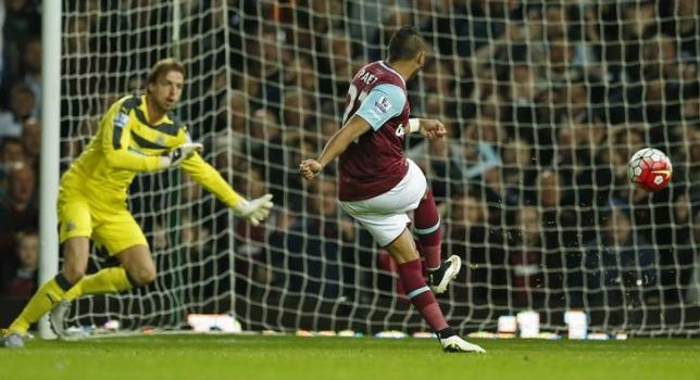 Football - West Ham United v Newcastle United - Barclays Premier League - Upton Park - 14/9/15nWest Ham's Dimitri Payet scores their second goalnAction Images via Reuters / John SibleynLivepic