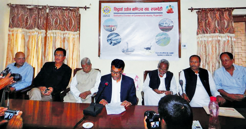 FNCCI President Pashupati Murarka addressing the meeting with agitating parties, in Bhairahawa, on Wednesday. Photo: THT